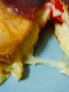 Una foto de Omelette súper esponjoso con queso y tomate
