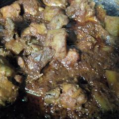 A picture of Chicken potato(murghi alu).