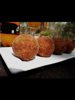 A picture of Mashed Potatoes Balls.