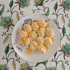 Una foto de Huevos rellenos