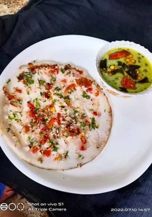A picture of Onion uttapam.