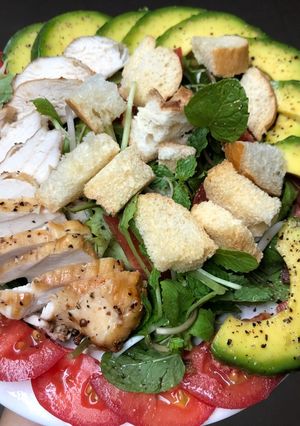 Hình của món Salad ức gà.