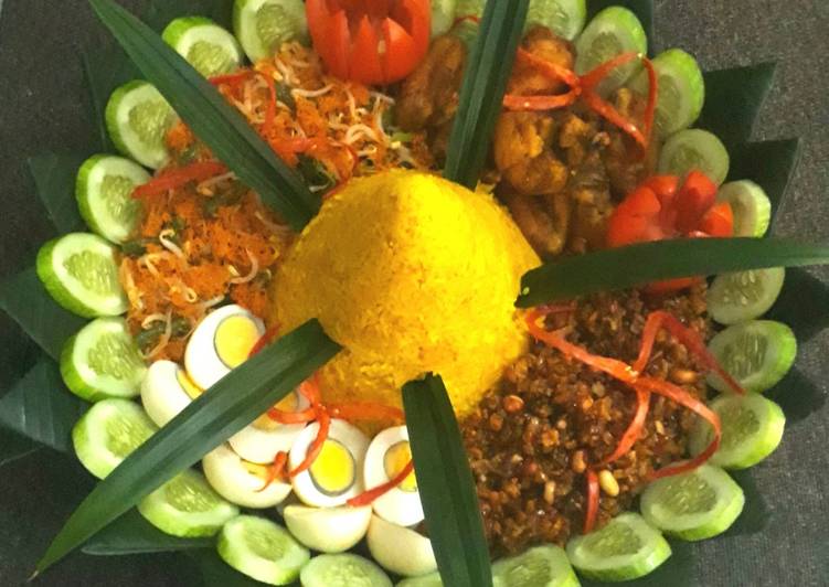 Nasi kuning (nasi tumpeng)