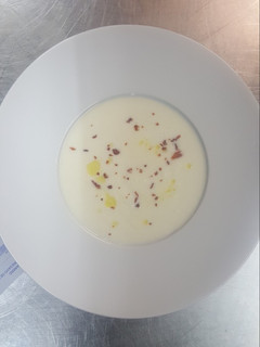Una foto de Crema Fría De Melón con Jamón