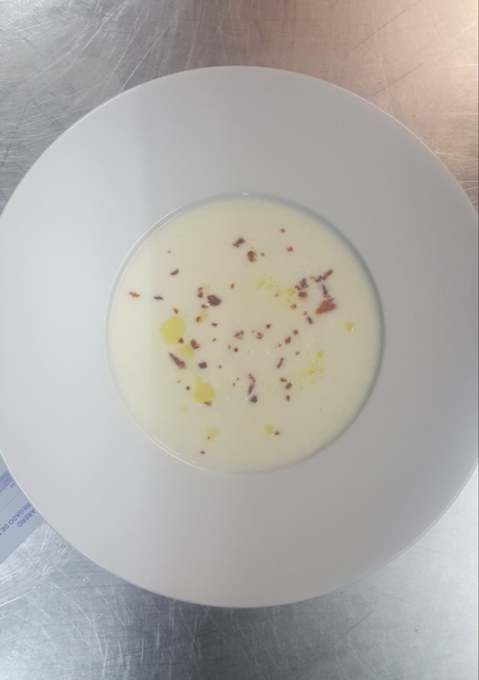 Una foto de Crema Fría De Melón con Jamón