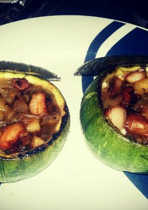 Una foto de Calabacín redondo relleno de verdura y bacon