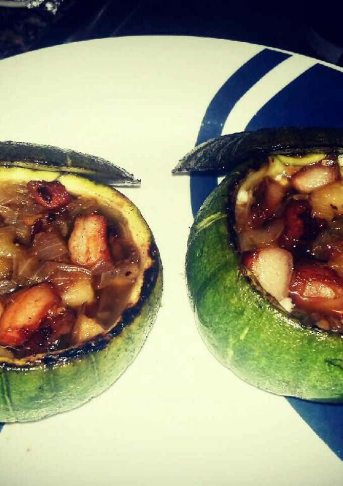 Una foto de Calabacín redondo relleno de verdura y bacon