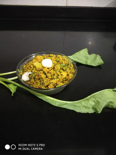 મૂળા ની ભાજી નું લોટવાળું શાક (Mooli Bhaji Lotvalu Shak Recipe In Gujarati) રેસીપી મુખ્ય ફોટો