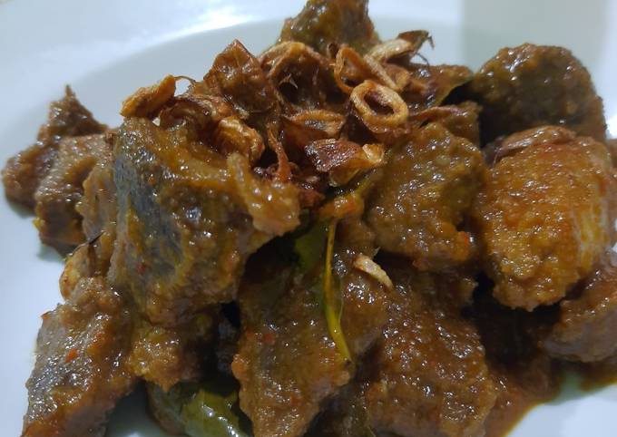 Bagaimana Menyiapkan Krengsengan daging yang Lezat Sekali