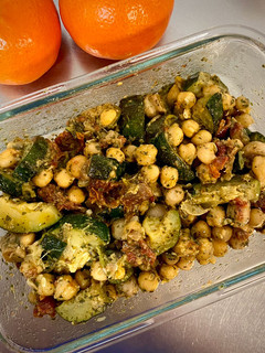 Una foto de Garbanzos salteados al pesto