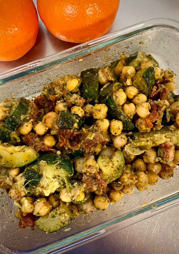 Una foto de Garbanzos salteados al pesto