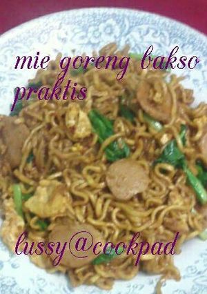 Foto resep Mie Goreng Bakso Praktis