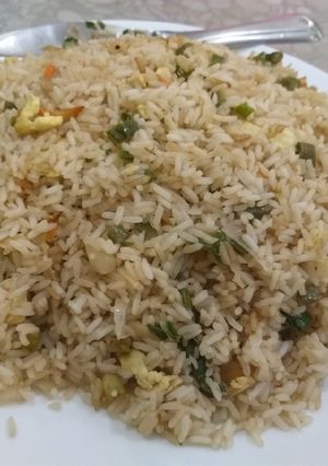 A picture of Egg veg fried rice.