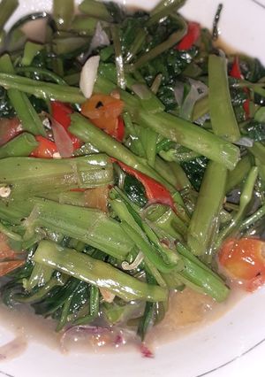 Foto resep Cah kangkung seadanya😊