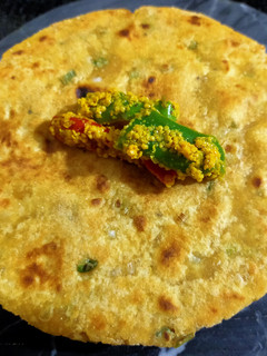 A picture of Garlic Flavoured Makki Roti.