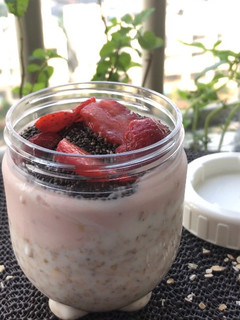 Foto resep Strawberry Overnight Oats