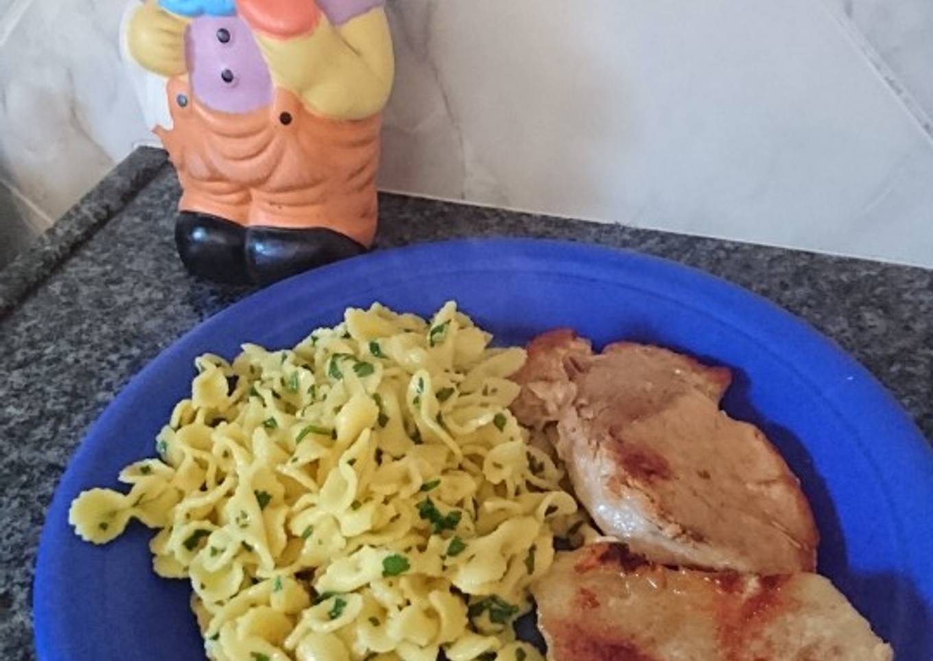 Moñitas con perejil y churrasco