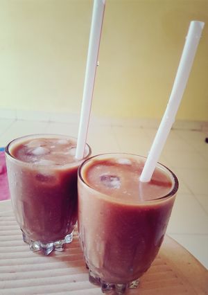 A picture of Chikoo shake.