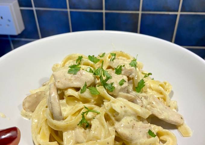 One-pot creamy chicken mushroom pasta