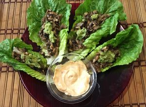 Una foto de "Tacos" de lechuga con champignons