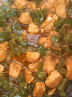 A picture of Chicken boneless with shimla mirch 🍗 🫑 🫑 🌶️ 🧅.