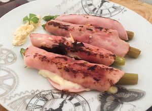 Foto principal de Espárragos trigueros con jamón York y queso