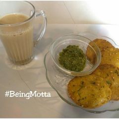 A picture of Bajra Coriander Puris.