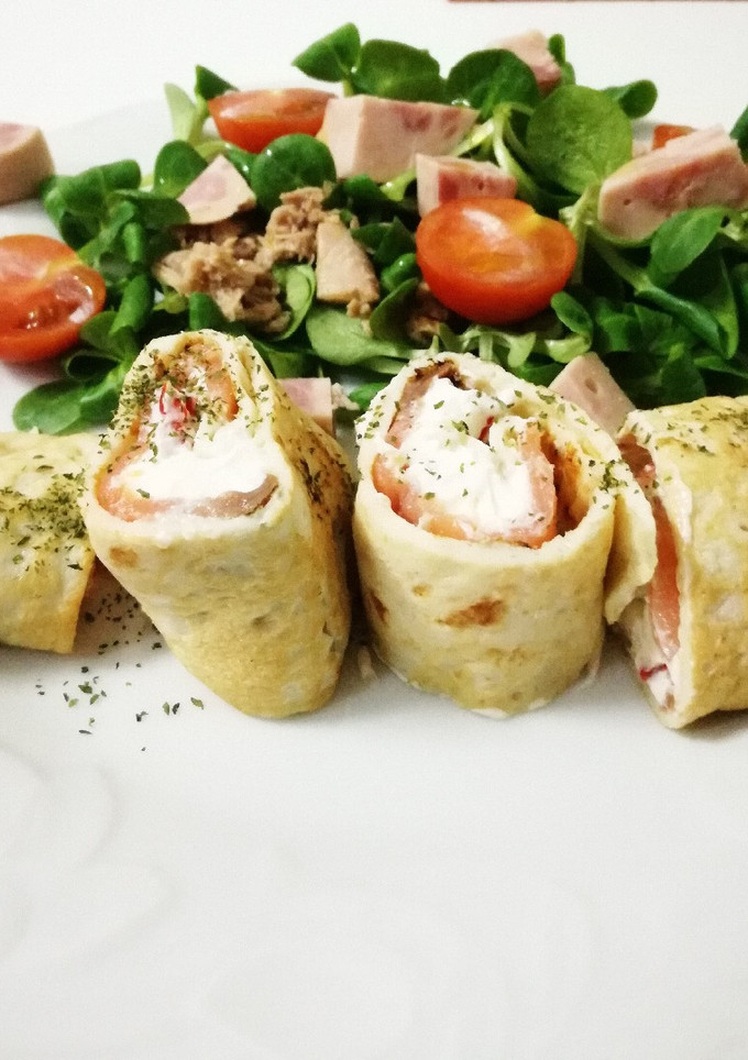 Una foto de Pitas proteicas rellenas de Salmón ahumado, canónigos y queso
