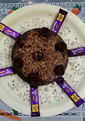 ચોકલેટ કેક (Chocolate cake recipe in Gujarati) રેસીપી મુખ્ય ફોટો