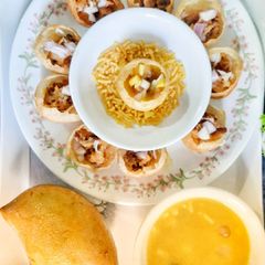 A picture of Totapuri mango golgappa.