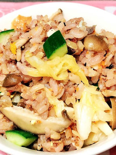 黃金泡菜菇菇炒飯 的食譜成品照片