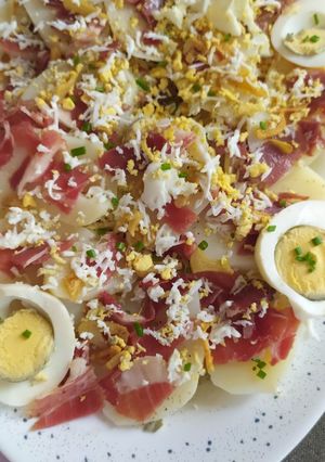 Una foto de Patatas con jamón