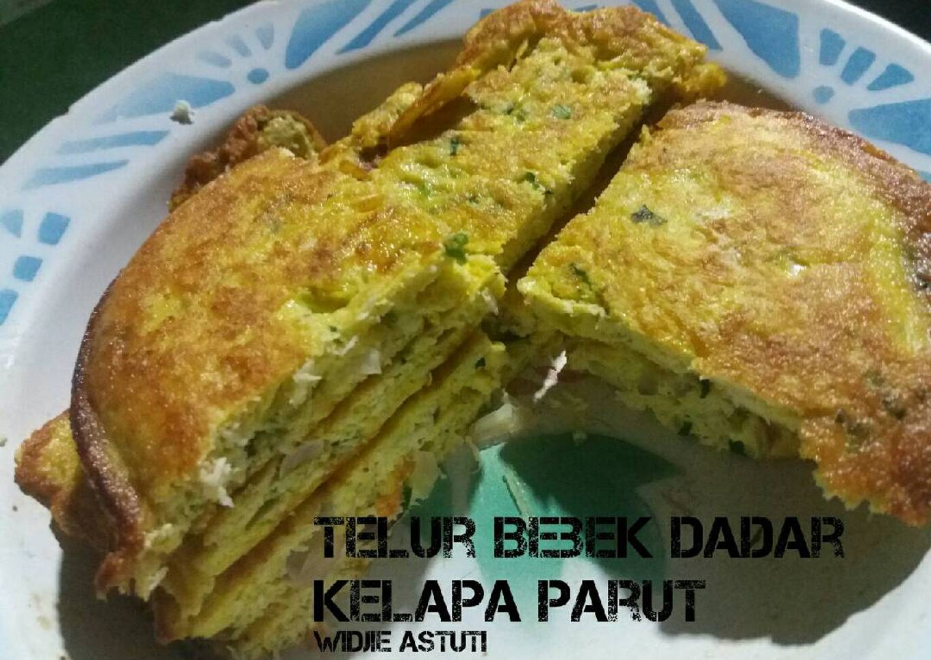 Telur Bebek Dadar Kelapa Parut