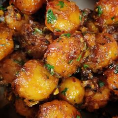 A picture of Hot and spicy baby potatoes.