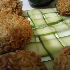 Crunchy Noodles balls A picture of Crunchy Noodles balls.