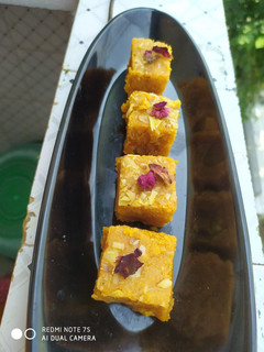 મોહન થાળ (વિસરાતી વાનગી) રેસીપી મુખ્ય ફોટો