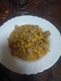Una foto de Garbanzos con carne de cochino (Ropavieja de cochino)