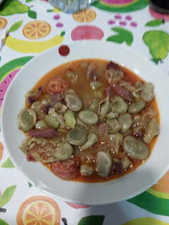 Una foto de Habas ahogadas con jamón y chorizo