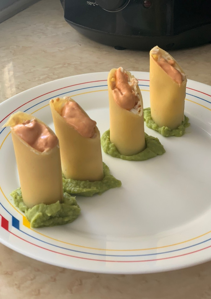 Una foto de Canelones de atún fríos