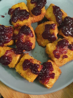 Una foto de Queso frito con mermelada