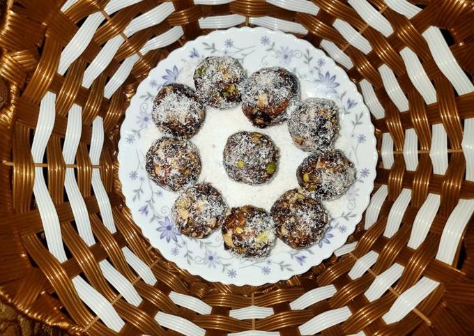 How to Prepare Delicious Khajoor ke laddu