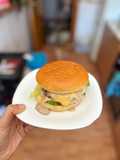 Hamburguesa de ternera con salsa de champiñones