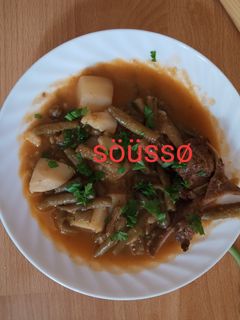 صورة لوصفة ماجثو بالحم وبطاطا صوص حمراء