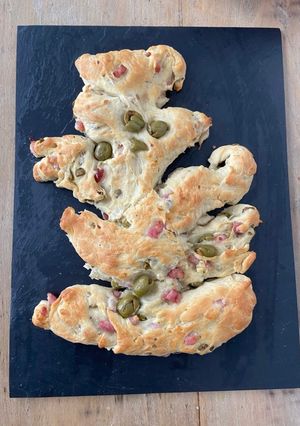 Une photo de Fougasse lardons / olives vertes