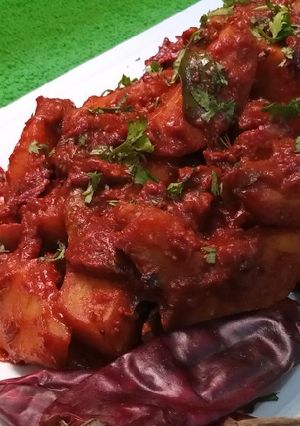 A picture of Lal Aloo.