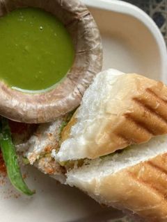 वड़ा पाव (vada pav recipe in Hindi) रेसिपी मुख्य फोटो