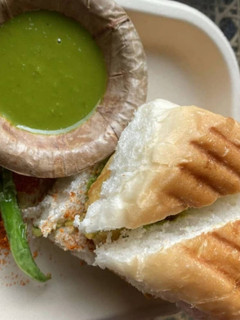 वड़ा पाव (vada pav recipe in Hindi) रेसिपी मुख्य फोटो