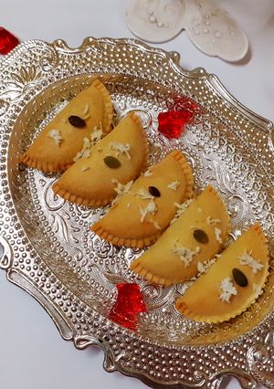 A picture of Baked nutty coconut gujiya.