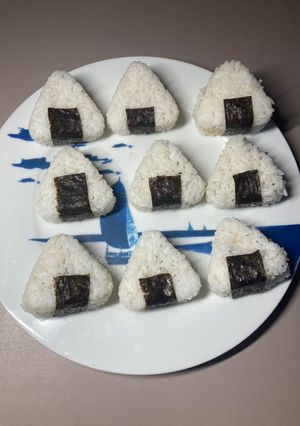 Une photo de Onigiris vegans