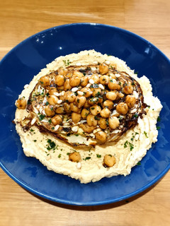 Una foto de Repollo con hummus